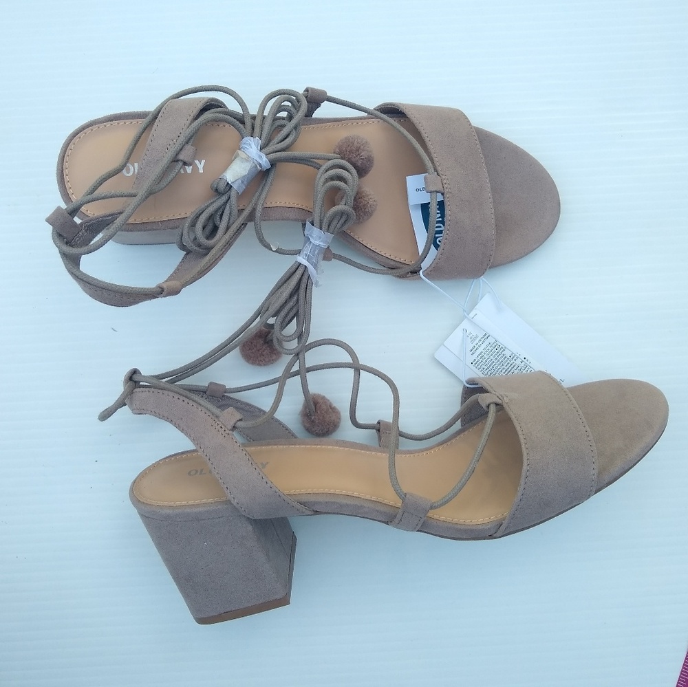 Old Navy • low block heel suede lace-up sandals - Picture 4 of 8